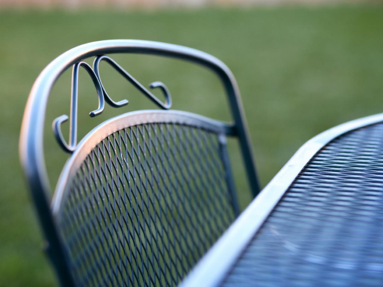 how to remove rust from outdoor furniture