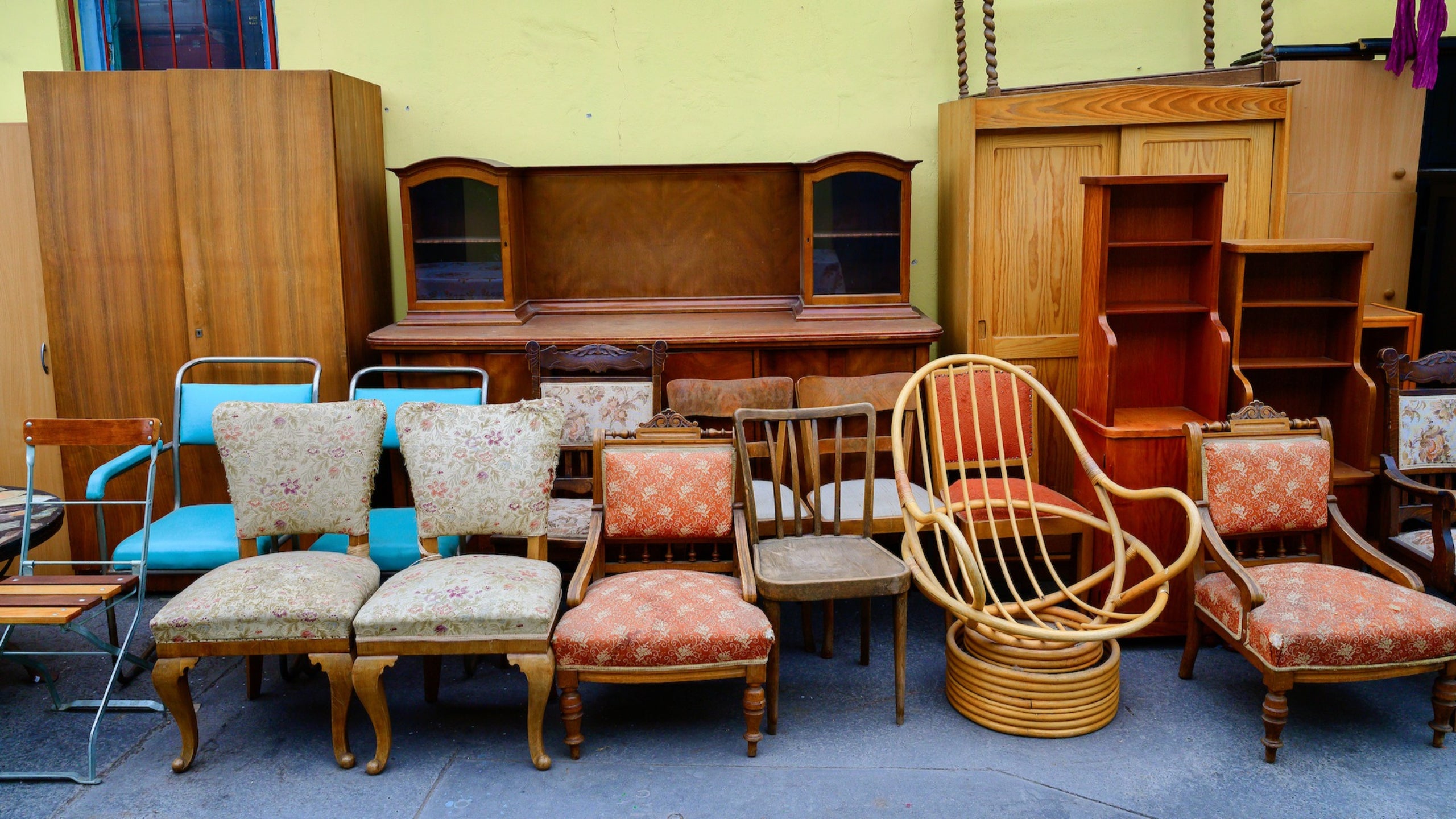 a second home furniture resale business can be a lucrative venture