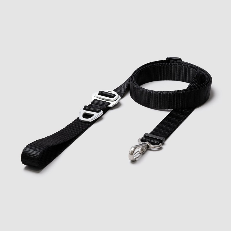 what are dog leashes made of